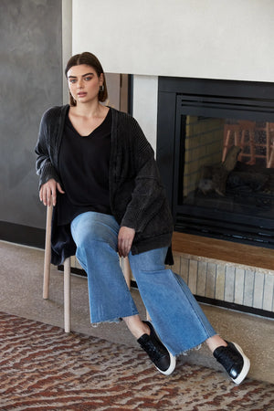 Isle Of Mine Euphoria V Blouse Onyx