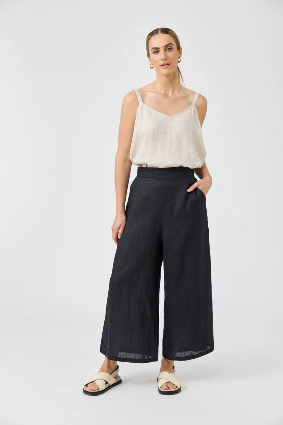 Eb & Ive Studio Crop Linen Pant Ebony