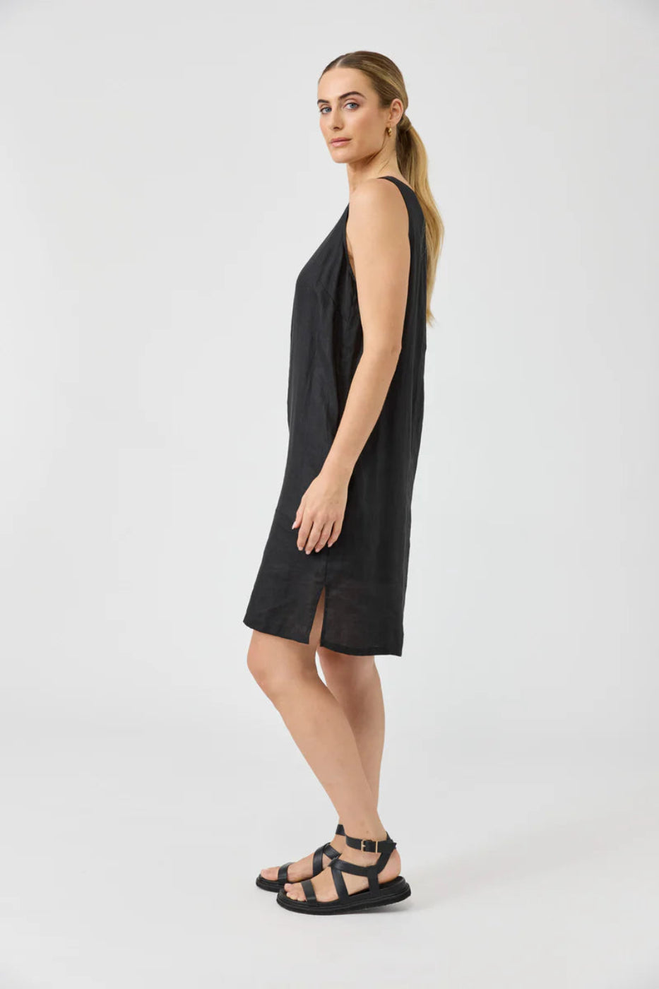 Eb & Ive Studio Midi Dress Ebony