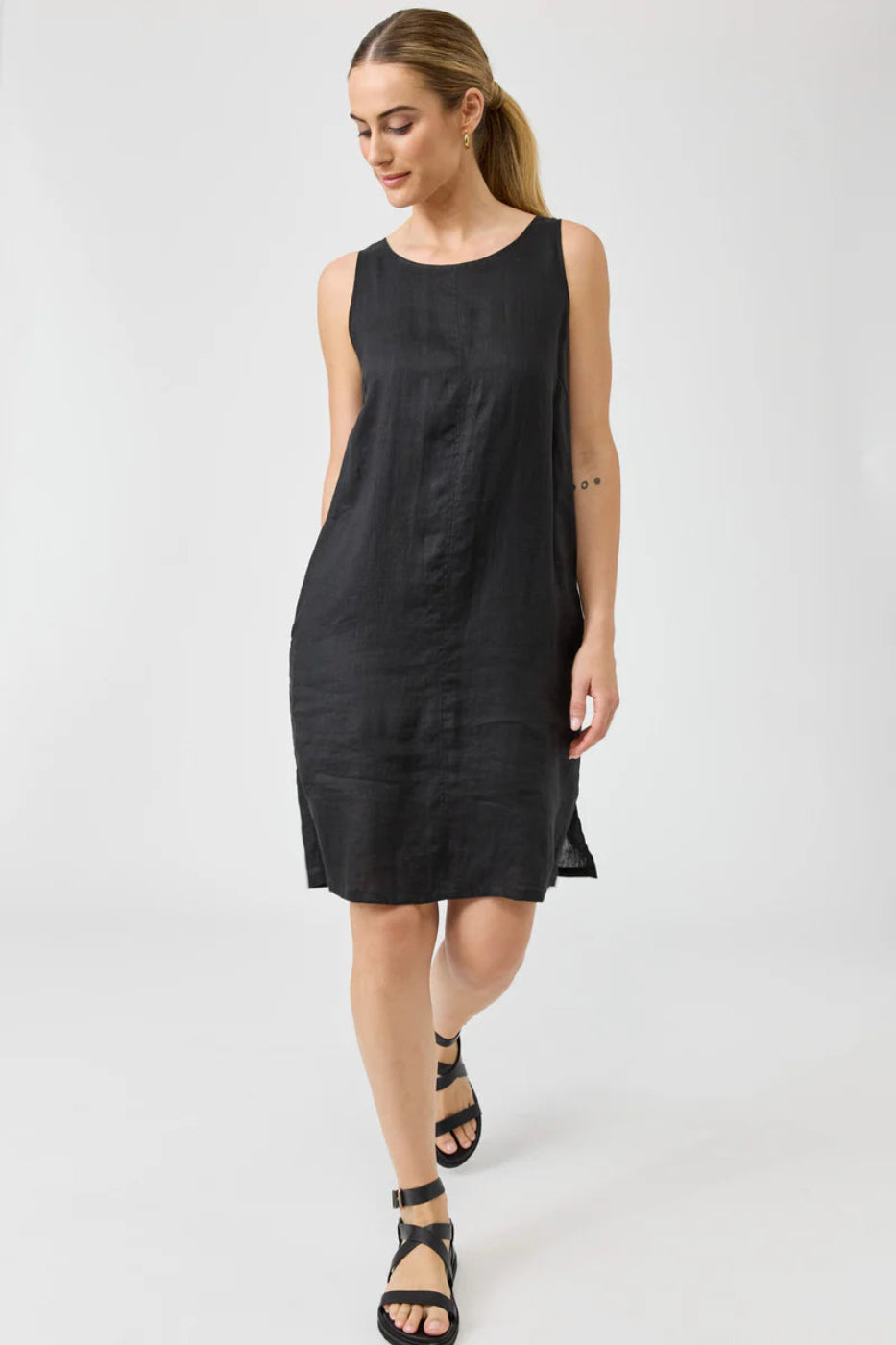 Eb & Ive Studio Midi Dress Ebony