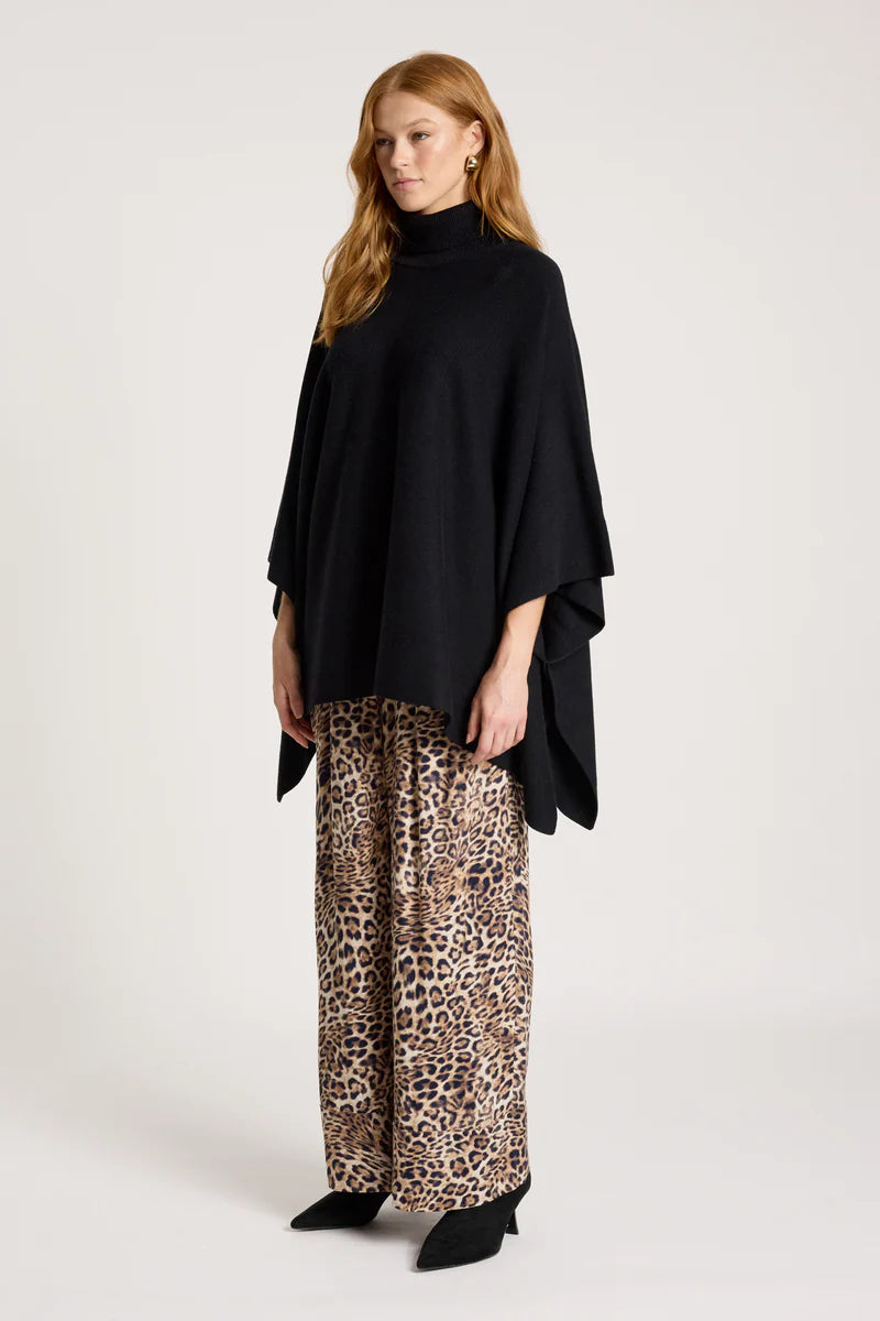 Eb & Ive Samira Poncho Black