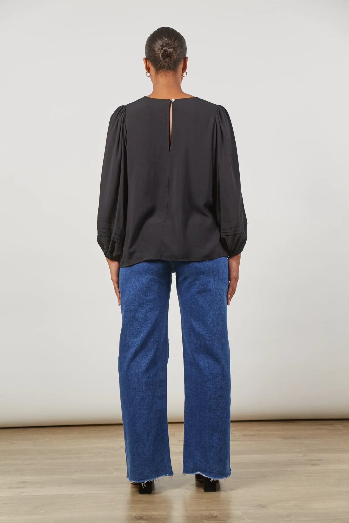 Isle Of Mine Euphoria V Blouse Onyx