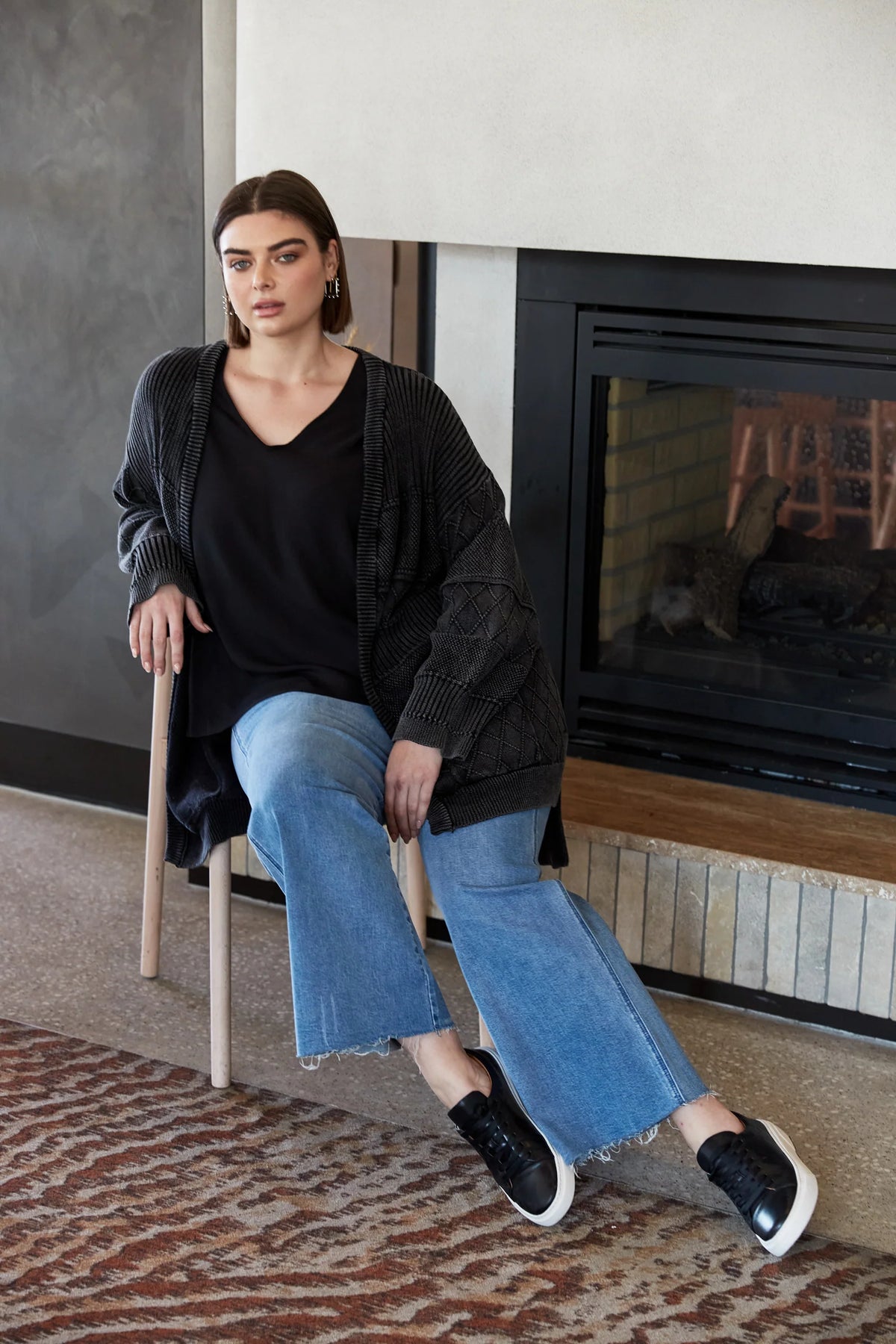 Isle Of Mine Euphoria V Blouse Onyx