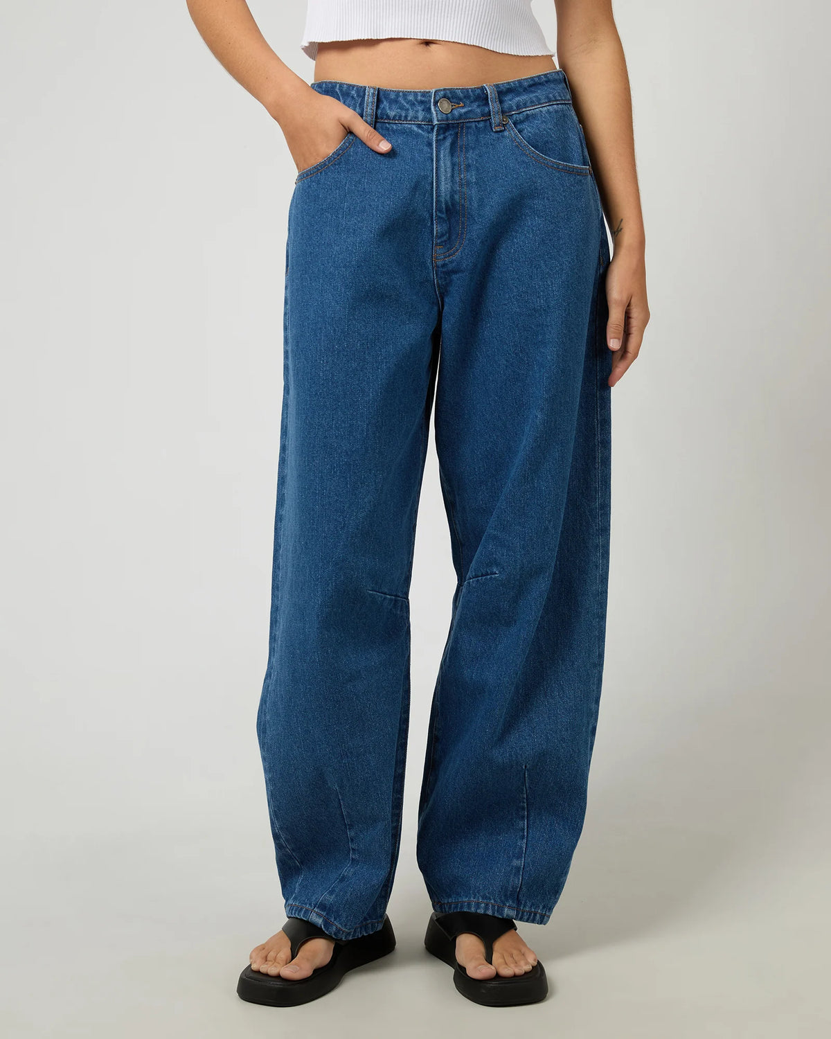 All About Eve Hallie Barrel Leg Jean Heritage Blue