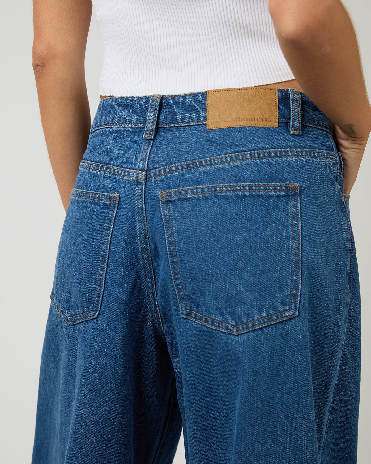 All About Eve Hallie Barrel Leg Jean Heritage Blue