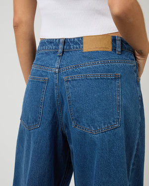 All About Eve Hallie Barrel Leg Jean Heritage Blue