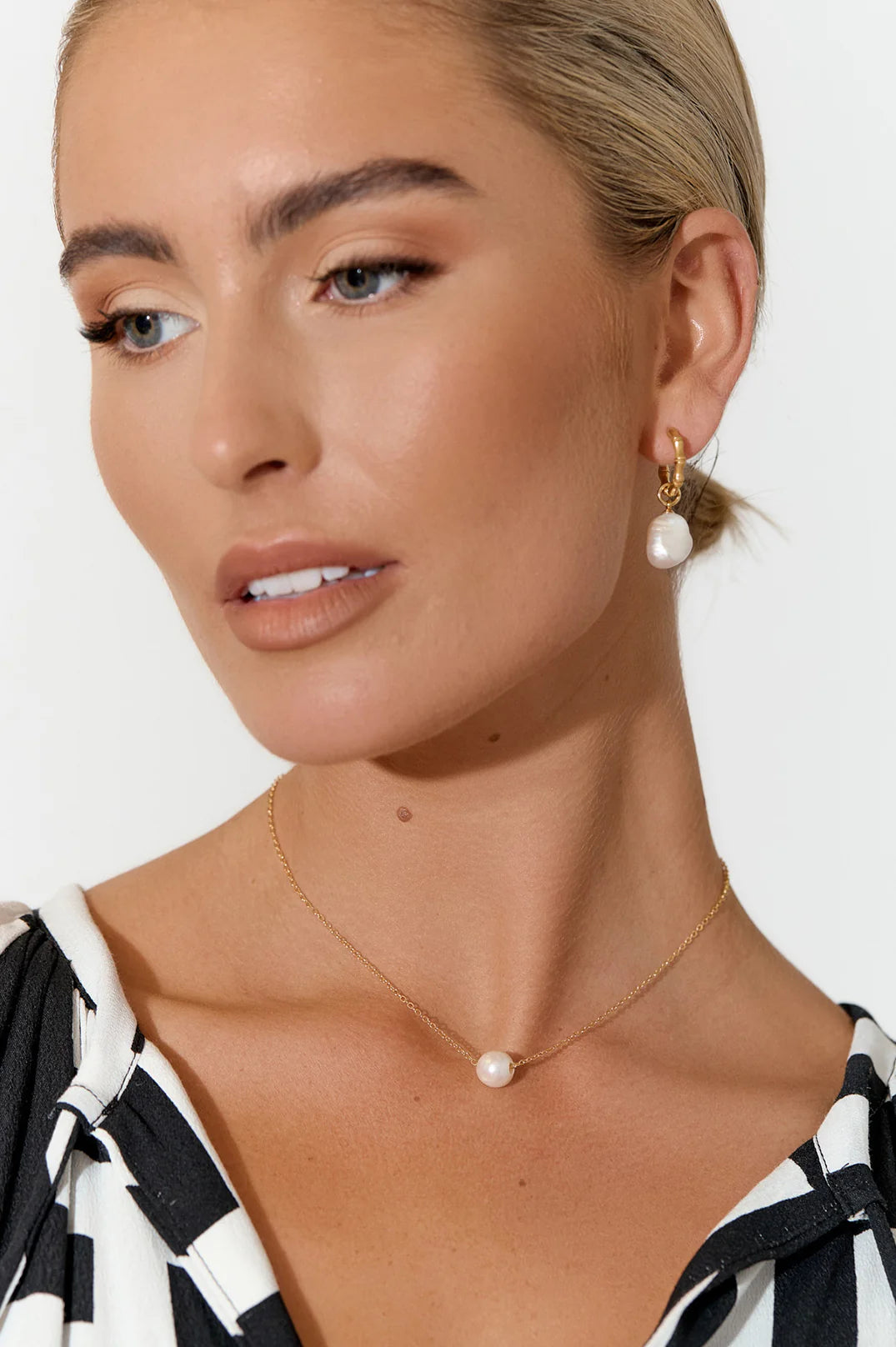 Adorne Pearl Centre Fine Short Chain Necklace Gold