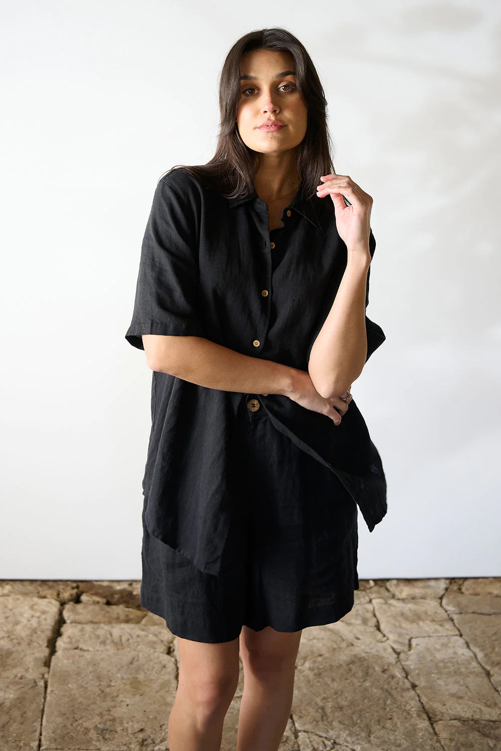 Eadie Capri Linen Shirt Black